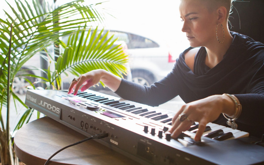 Hlavní obrázek Syntezátory, varhany, virtuální nástroje ROLAND JUNO-DS61