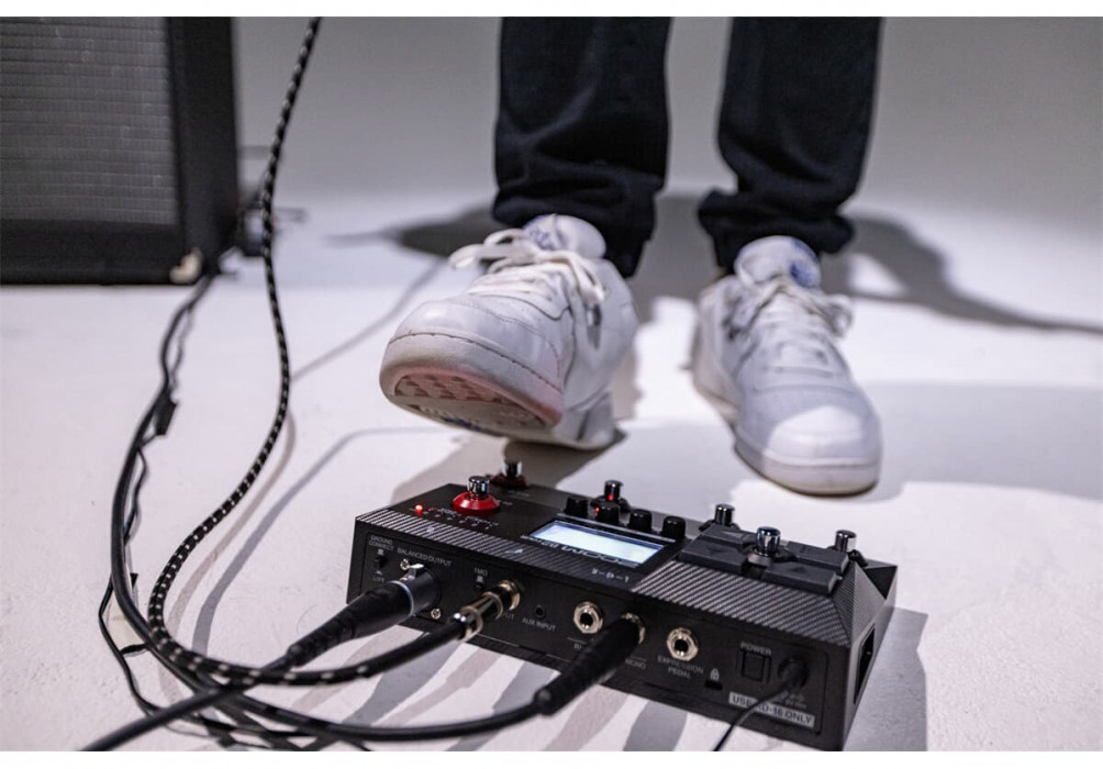 Hlavní obrázek Multiefekty, procesory ZOOM B2 FOUR