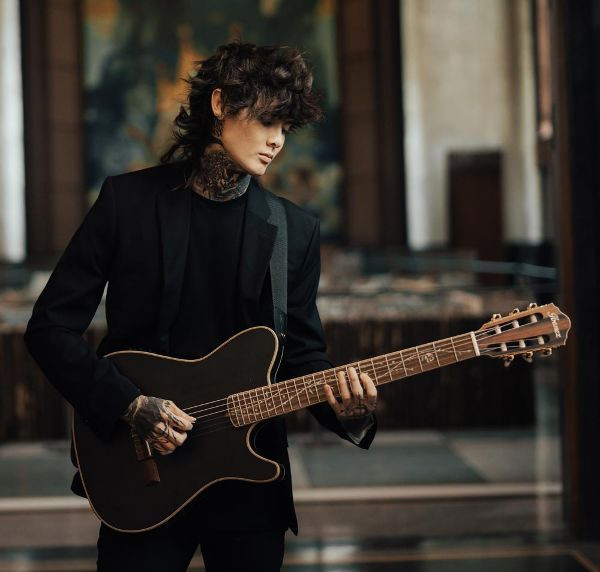 Hlavní obrázek Další tvary IBANEZ TOD10N-TKF Tim Henson Signature - Transparent Black Flat