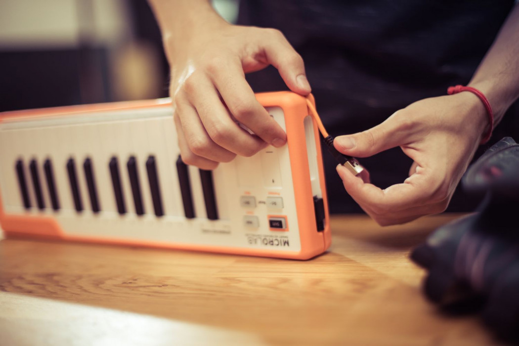 Hlavní obrázek MIDI keyboardy ARTURIA MicroLab - Orange