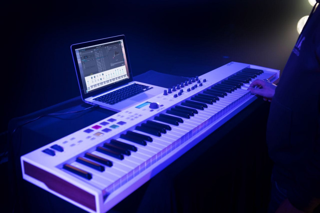 Hlavní obrázek MIDI keyboardy ARTURIA Keylab Essential 88