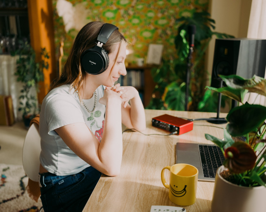 Hlavní obrázek Velkomembránové kondenzátorové mikrofony FOCUSRITE Scarlett 2i2 Studio 4th Gen