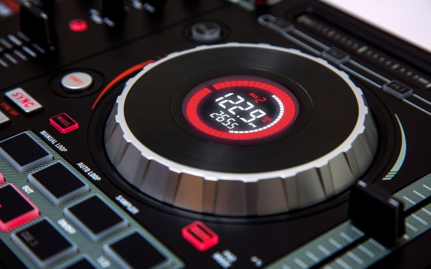 Hlavní obrázek DJ kontrolery NUMARK Mixtrack Platinum
