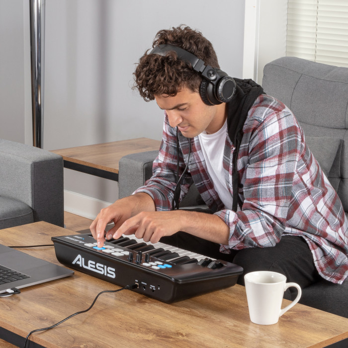 Hlavní obrázek Keyboardy/Klávesy/Kontrolery ALESIS V25 MKII