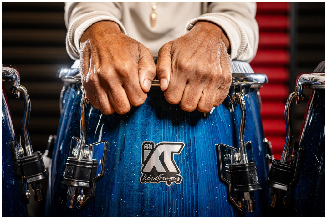 Hlavní obrázek Conga MEINL WKT1212BW Artist William Kachiro Thompson Tumba 12 1/2” REMO Black Calfskin Skyndeep - Blue Wave