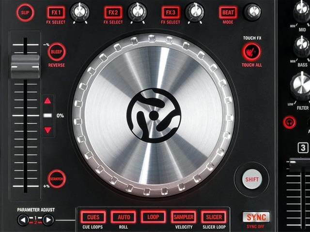 Hlavní obrázek DJ kontrolery NUMARK NV