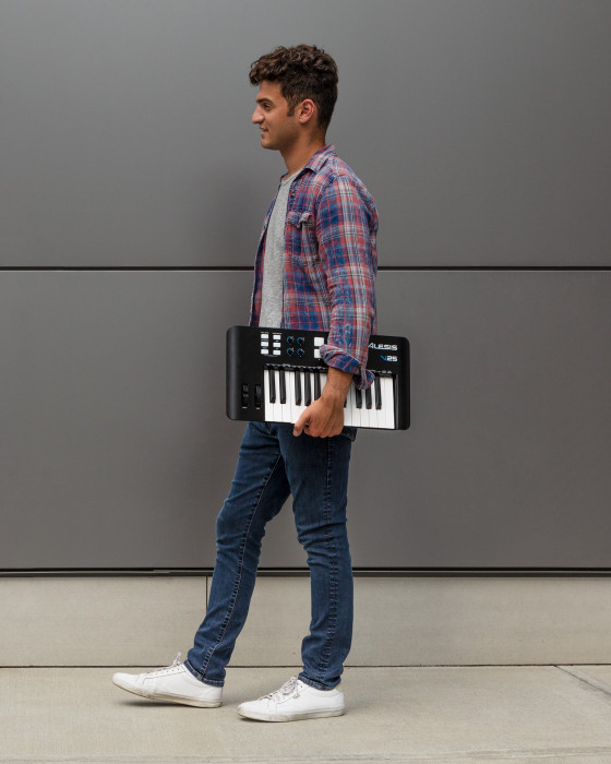 Hlavní obrázek Keyboardy/Klávesy/Kontrolery ALESIS V25 MKII