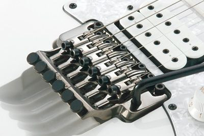 Hlavní obrázek Superstrat IBANEZ JEM555 WH Rosewood Fingerboard - White