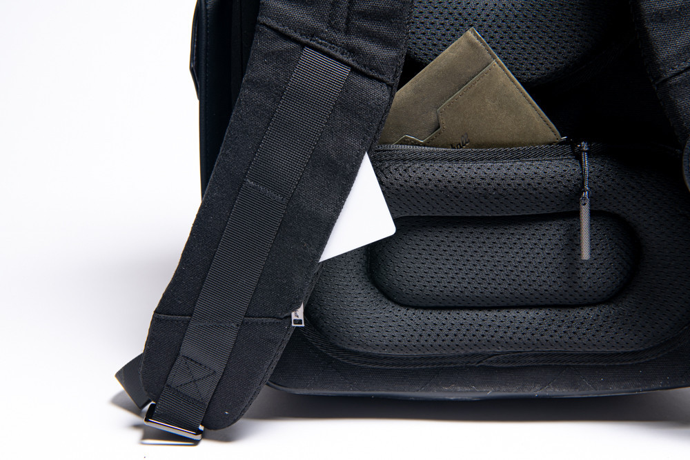 Hlavní obrázek Batohy MARSHALL Uptown Rocksack Black/White