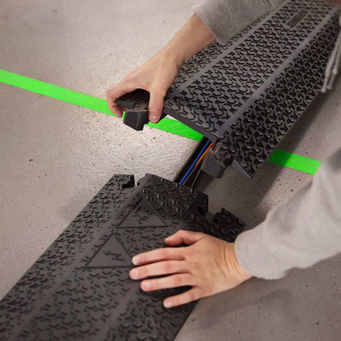 Hlavní obrázek Kabelové přejezdy DEFENDER XPRESS 100 BLK R