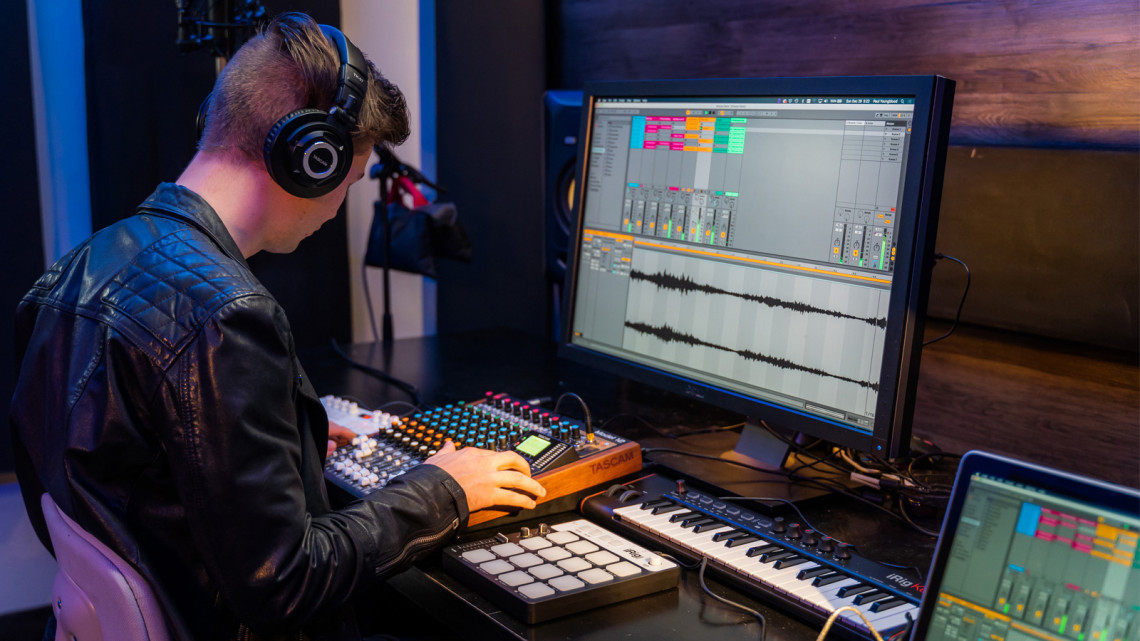 Hlavní obrázek Mixážní pulty s efektem TASCAM Model 12