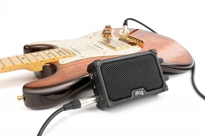 Hlavní obrázek Mobilní a bateriově napájené reproboxy IK MULTIMEDIA iRig Nano Amp - Red