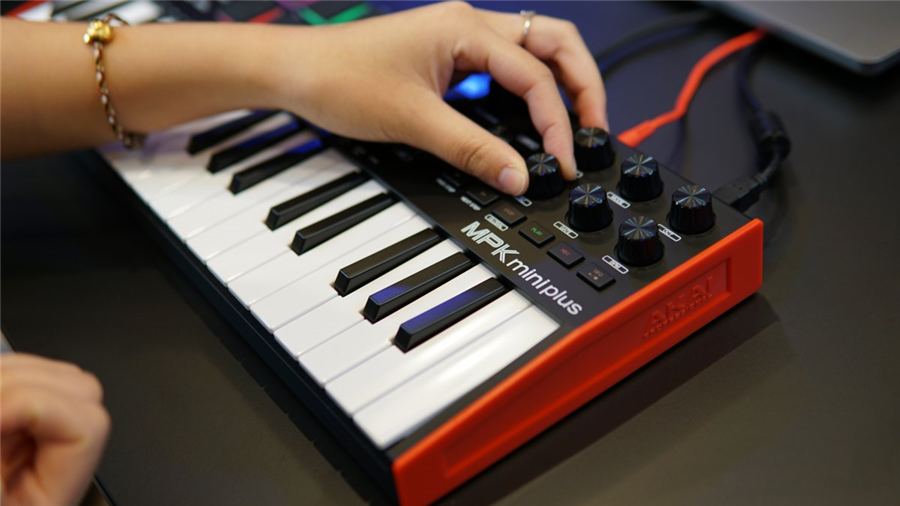 Hlavní obrázek MIDI keyboardy AKAI MPK mini Plus