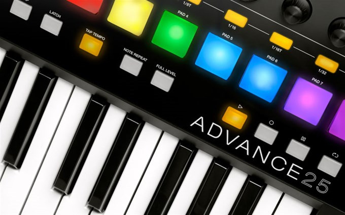 Hlavní obrázek MIDI keyboardy AKAI Advance 25