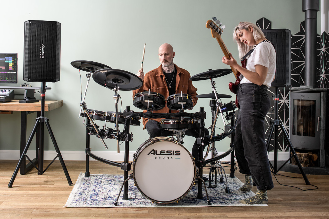 Hlavní obrázek Komba k elektronickým bicím ALESIS Strike Amp 12 MK2