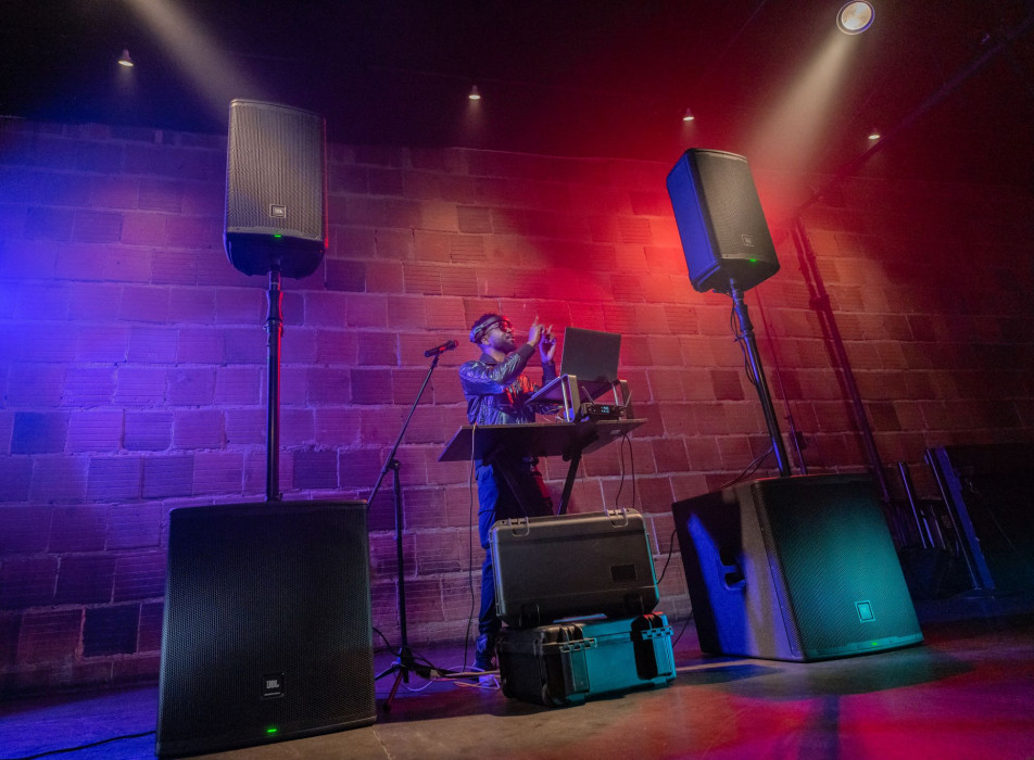 Hlavní obrázek Aktivní reproboxy JBL EON710