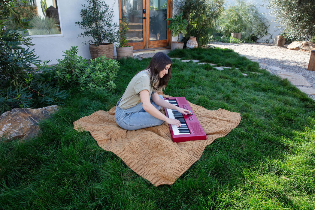 Hlavní obrázek Keyboardy s dynamikou ROLAND GO:KEYS 3 - Dark Red