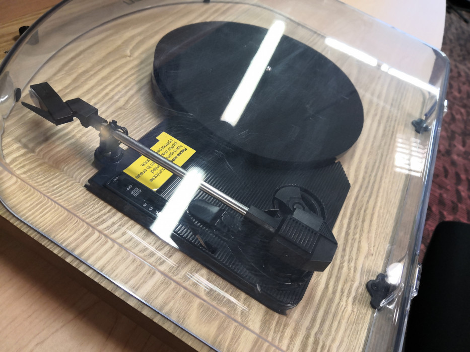 Hlavní obrázek Se zabudovanými reproduktory ION Max LP B STOCK