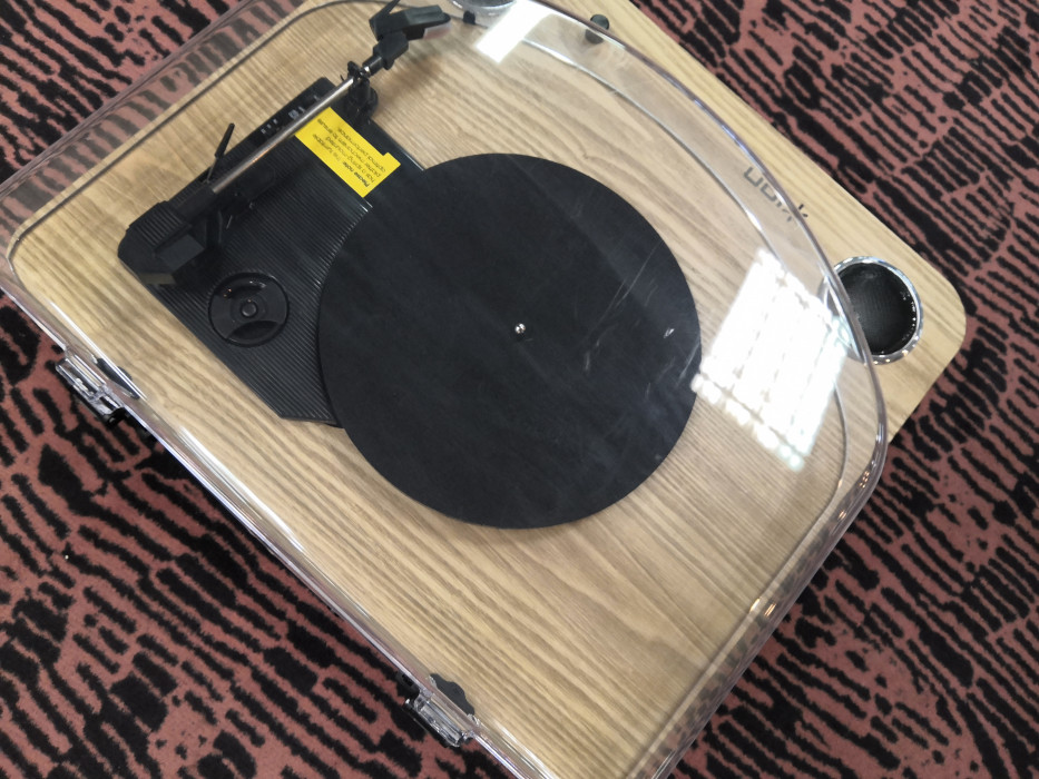 Hlavní obrázek Se zabudovanými reproduktory ION Max LP B STOCK