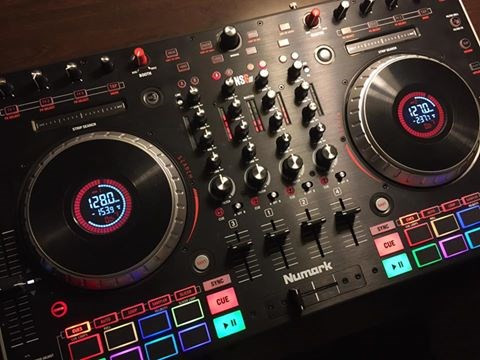 Hlavní obrázek DJ kontrolery NUMARK NS6II