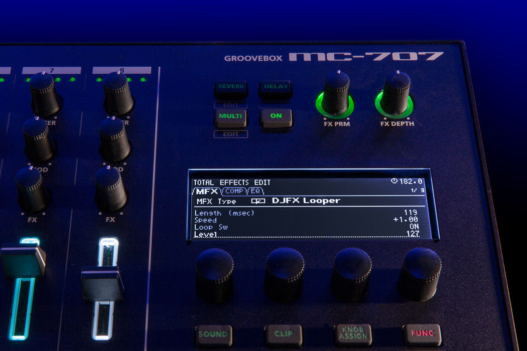 Hlavní obrázek DJ efektory a loopery ROLAND MC-707 GROOVEBOX