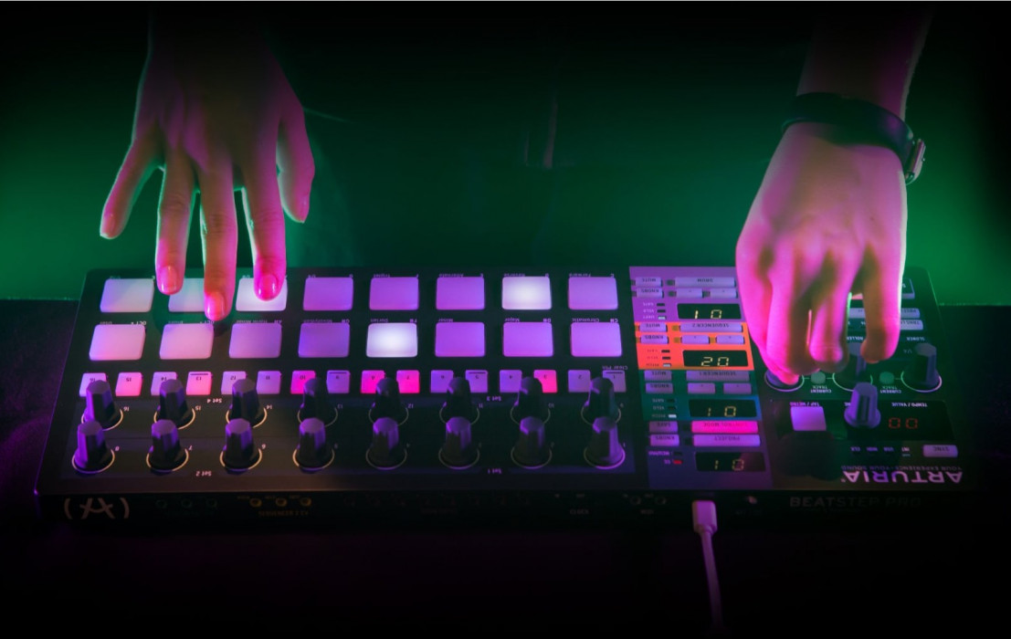 Hlavní obrázek MIDI kontrolery ARTURIA BeatStep Pro Black Edition