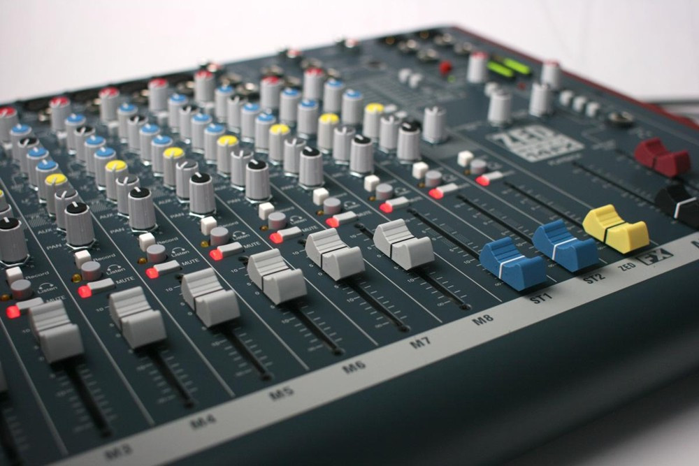 Hlavní obrázek Mixážní pulty s efektem ALLEN HEATH ZED60-14FX