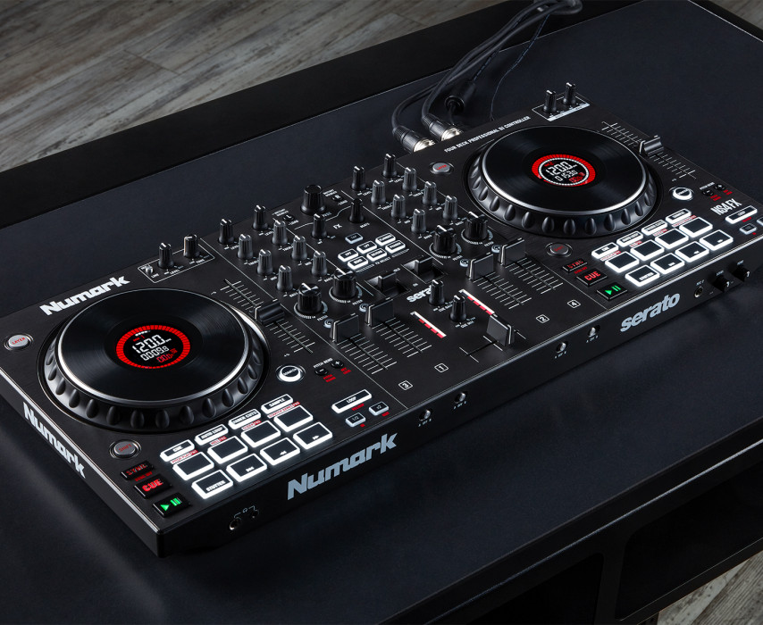 Hlavní obrázek DJ kontrolery NUMARK NS4FX