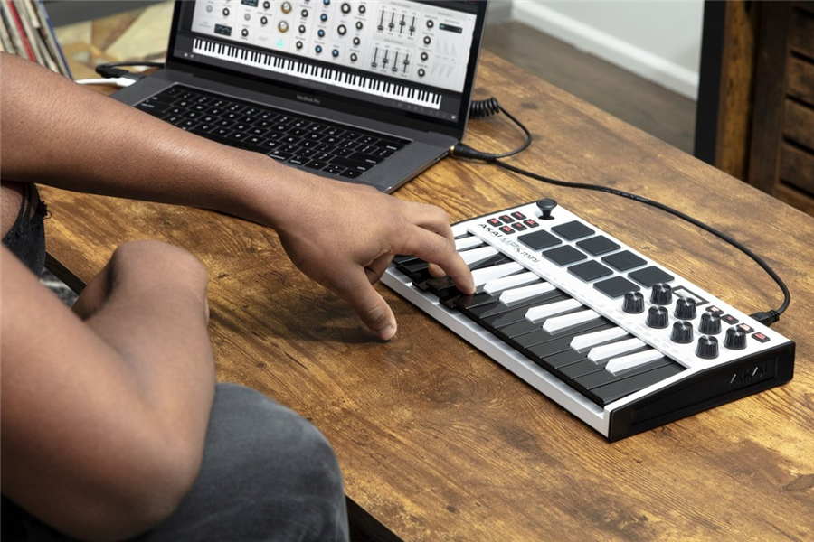 Hlavní obrázek MIDI keyboardy AKAI MPK mini MK3 White