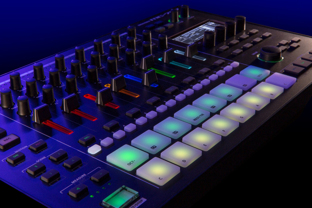 Hlavní obrázek DJ efektory a loopery ROLAND MC-707 GROOVEBOX
