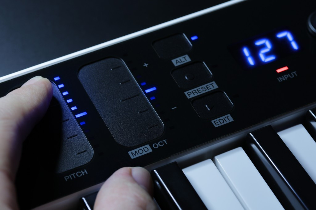 Hlavní obrázek MIDI keyboardy IK MULTIMEDIA iRig Keys I/O 25