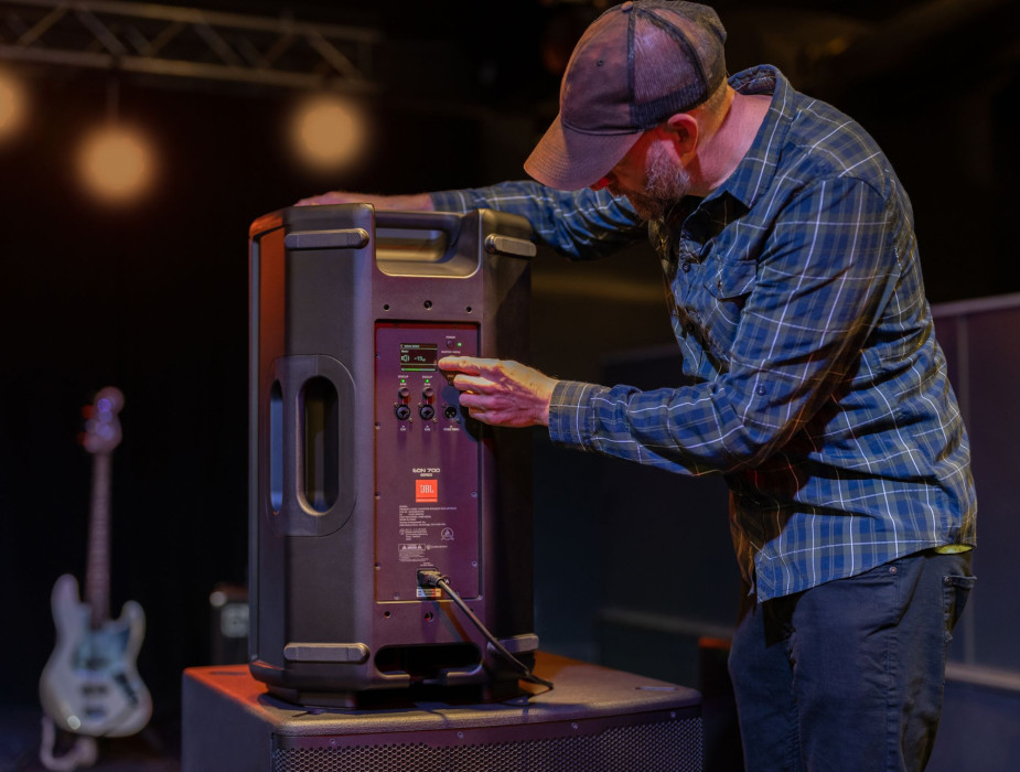 Hlavní obrázek Aktivní reproboxy JBL EON715