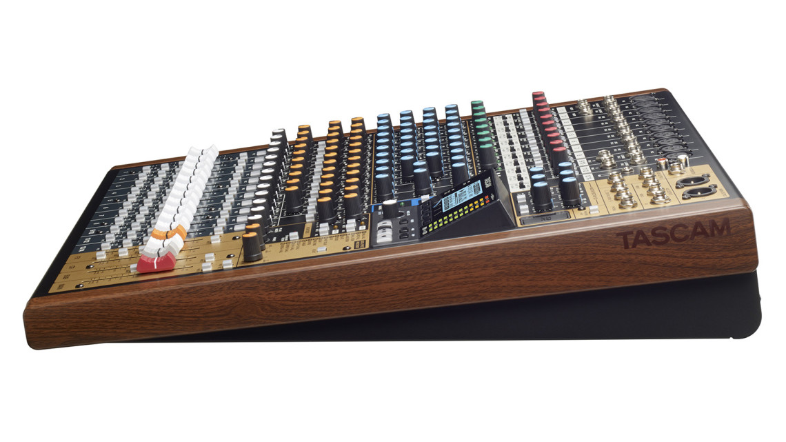 Hlavní obrázek Mixážní pulty s efektem TASCAM Model 16