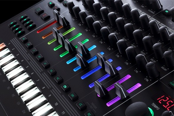 Hlavní obrázek Syntezátory, varhany, virtuální nástroje ROLAND Aira TR-8S