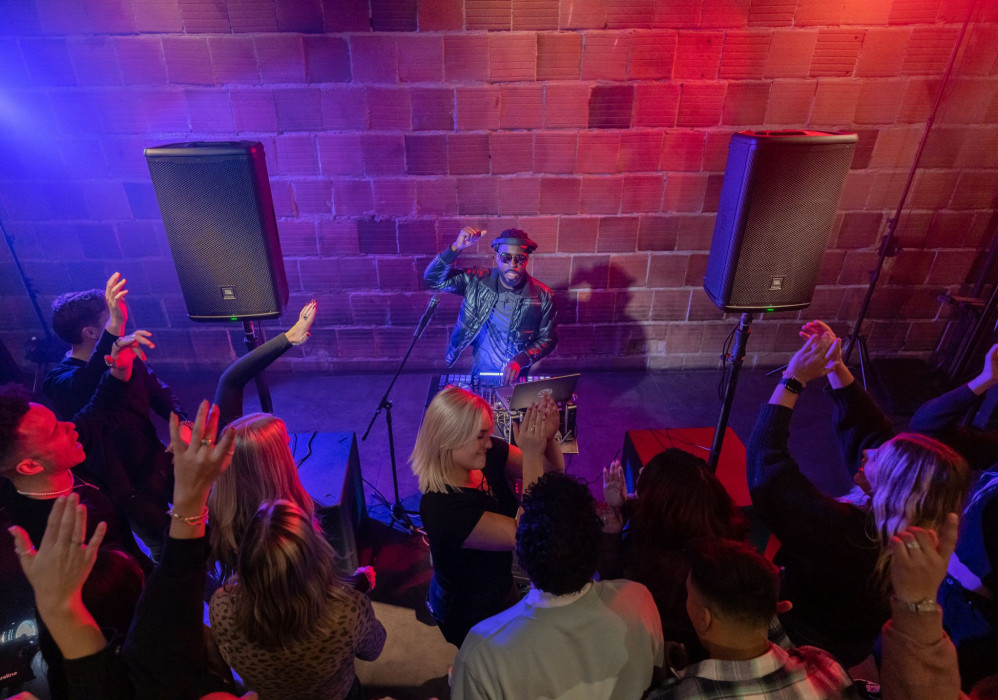 Hlavní obrázek Aktivní reproboxy JBL EON715