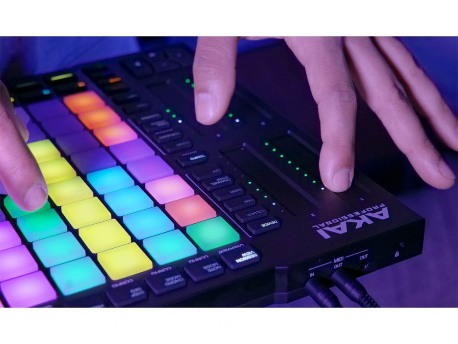 Hlavní obrázek MIDI kontrolery AKAI APC64