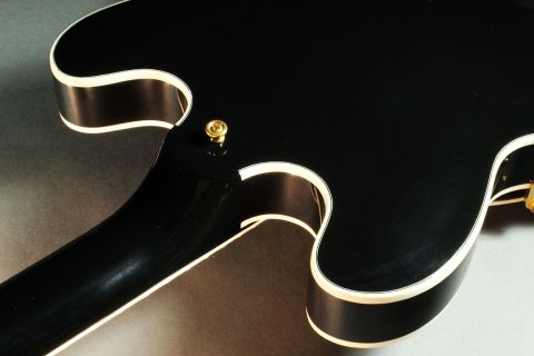 Hlavní obrázek Semiakustické a jazzové GIBSON B.B.King Lucille Ebony, Gold Hardware
