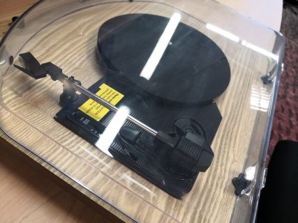 Hlavní obrázek Se zabudovanými reproduktory ION Max LP B STOCK