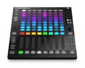 Hlavní obrázek DJ kontrolery NATIVE INSTRUMENTS Maschine Jam
