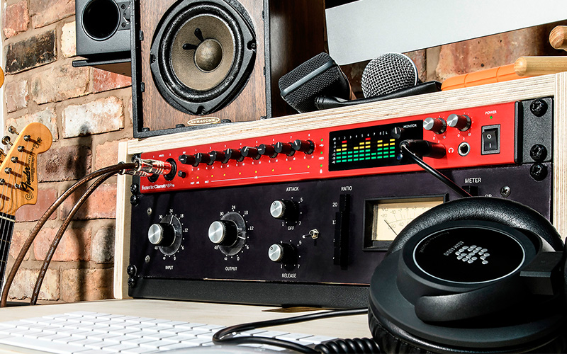Zvukovka FOCUSRITE CLARETT+ 8PRE v domácím studiu