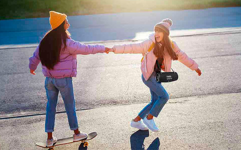 Reproduktor JBL XTREME 3 Venku s černým reproduktorem JBL XTREME 3