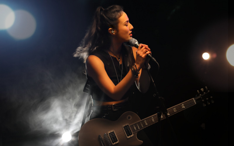 Sluchátka SHURE SE846G2CL-EFS Sluchátka SHURE SE846G2CL-EFS na podiu