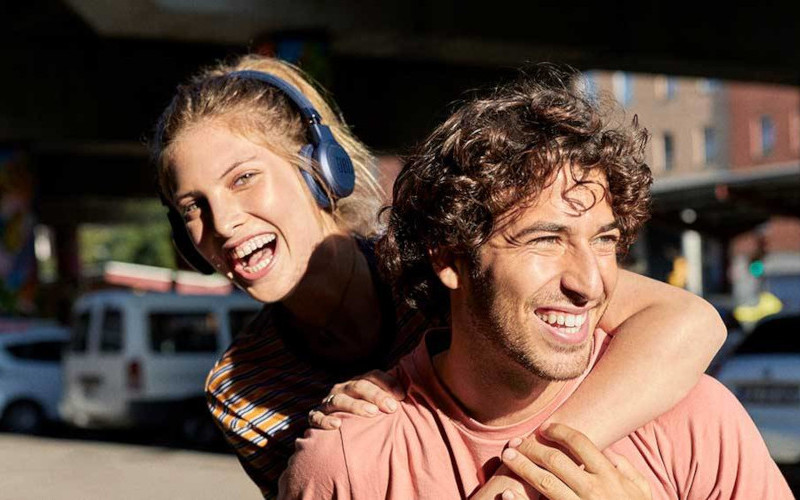 Modrá sluchátka JBL LIVE460NC