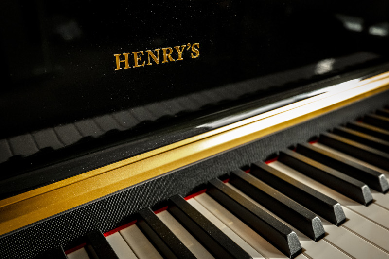 detail černého piana HENRY’S Veretis HDP301