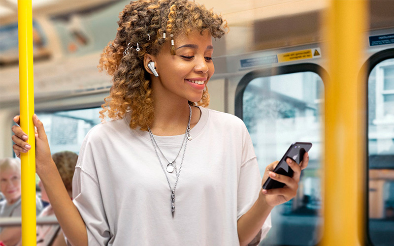 Sluchátka ANKER SOUNDCORE LIBERTY AIR 2 PRO Poslech bílých sluchátek ANKER SOUNDCORE LIBERTY AIR 2 PRO