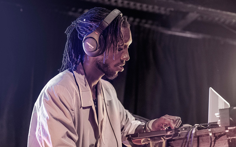 Sluchátka Shure SRH440 Klávesista se sluchátky Shure SRH440