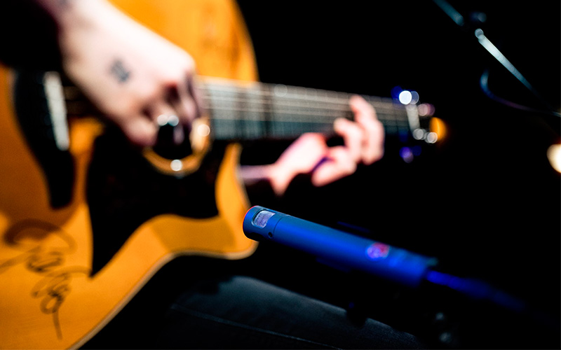 Nástrojový mikrofon AUSTRIAN AUDIO CC8 Ozvučení kytary pomocí AUSTRIAN AUDIO CC8