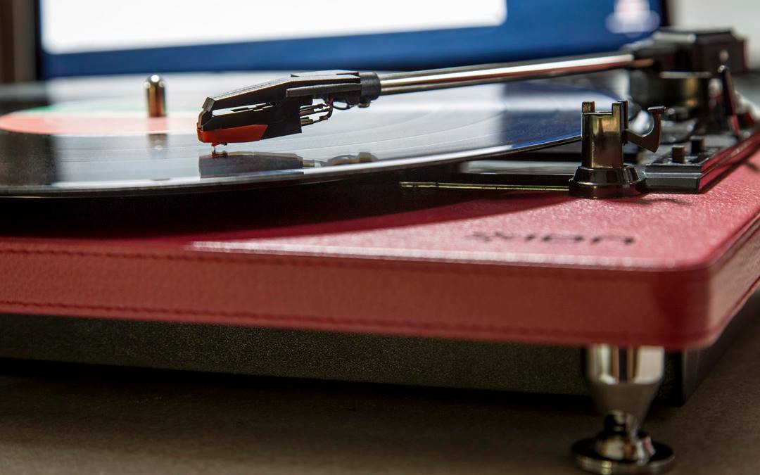 Detail desky na gramofonu