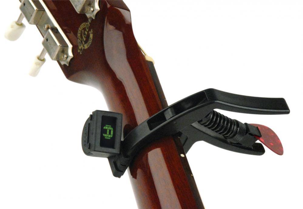 Ladička připevněná na nástroji