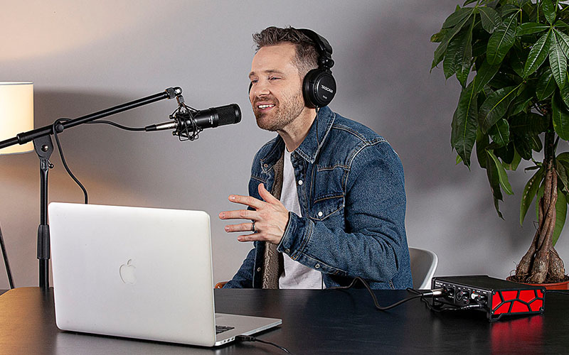 Tvorba podcastu s mikrofonem TASCAM TM-70